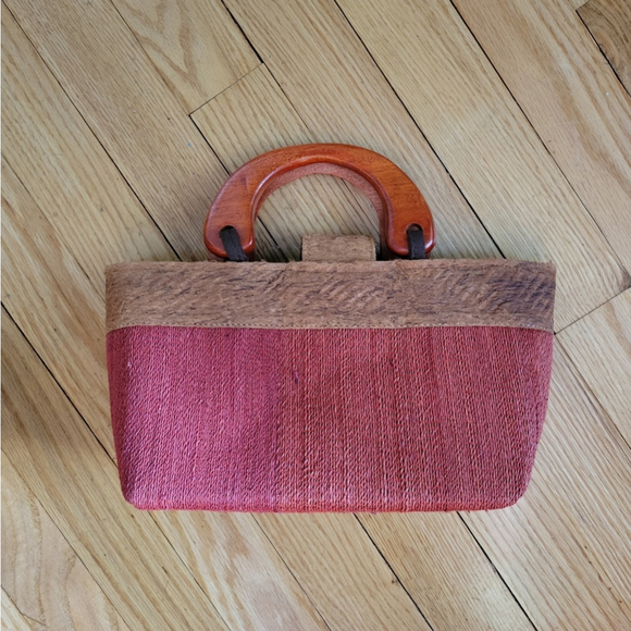 Small Two-Tone Coconut Shell Bag Wooden Handles - Picture 2 of 4